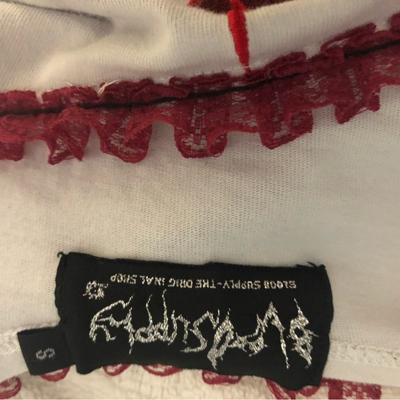 Alternative white lace graphic crop top. comfortable fit:) - Picture 4 of 4